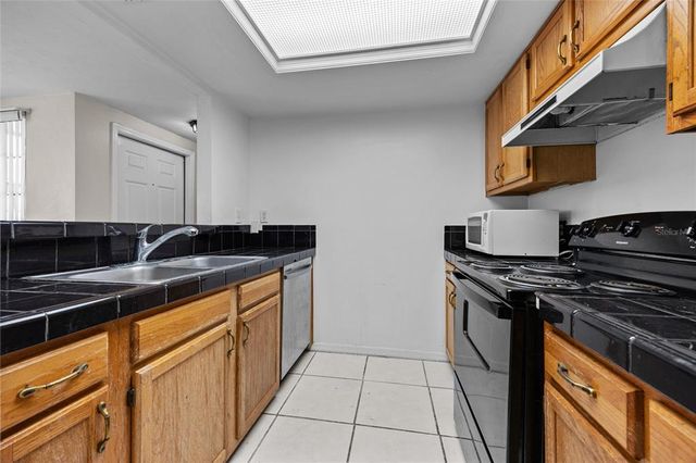 5841 SW 8TH PLACE, Gainesville, FL 32607