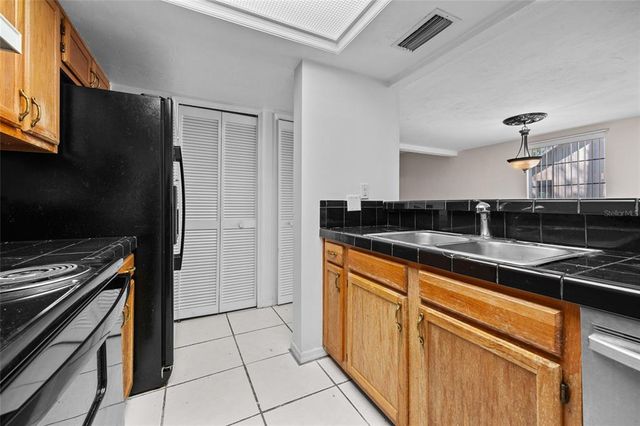 5841 SW 8TH PLACE, Gainesville, FL 32607