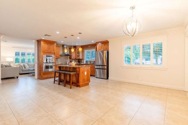 6541 Lake Como Ter, Miami Lakes, FL 33014