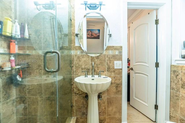 6541 Lake Como Ter, Miami Lakes, FL 33014