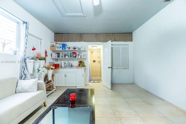 6541 Lake Como Ter, Miami Lakes, FL 33014