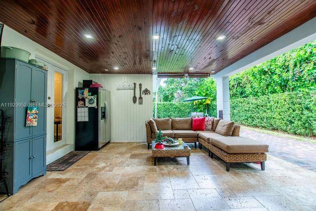 6541 Lake Como Ter, Miami Lakes, FL 33014