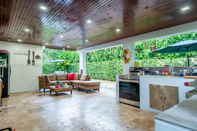 6541 Lake Como Ter, Miami Lakes, FL 33014