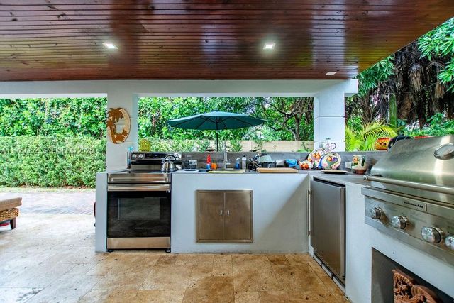 6541 Lake Como Ter, Miami Lakes, FL 33014