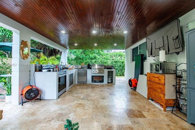 6541 Lake Como Ter, Miami Lakes, FL 33014