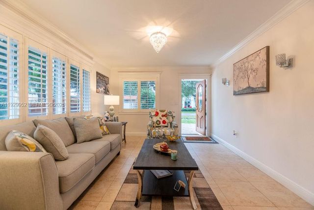 6541 Lake Como Ter, Miami Lakes, FL 33014