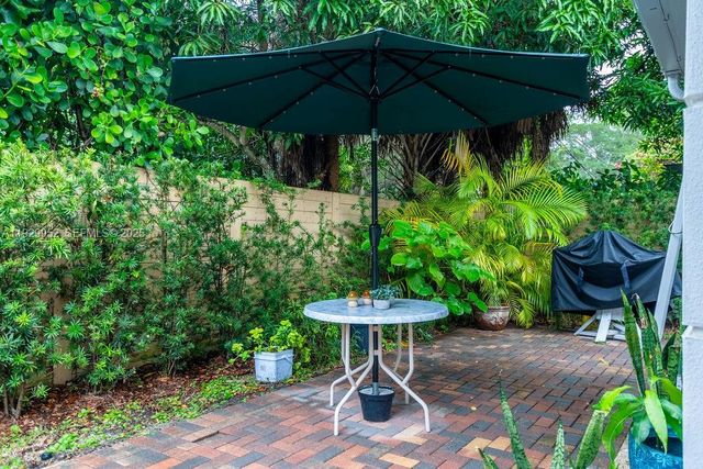 6541 Lake Como Ter, Miami Lakes, FL 33014