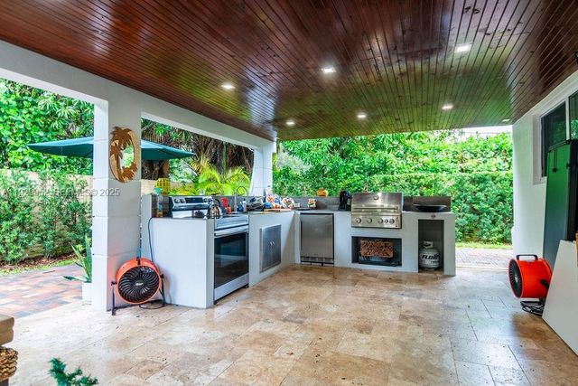 6541 Lake Como Ter, Miami Lakes, FL 33014