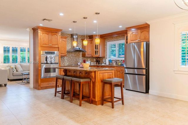 6541 Lake Como Ter, Miami Lakes, FL 33014