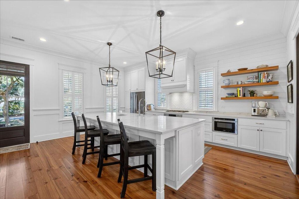 Image 5 of property listing at 1461 Hale Road, Mount Pleasant, SC 29464