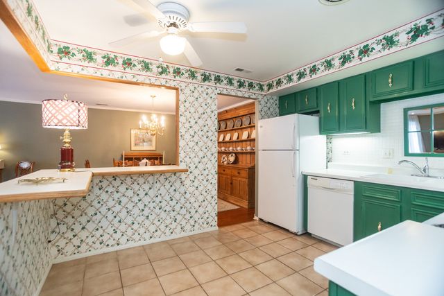 221 N Kenilworth Avenue 109, Oak Park, IL 60302