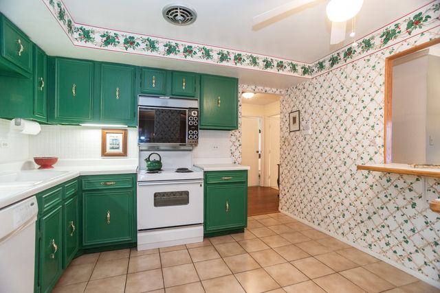 221 N Kenilworth Avenue 109, Oak Park, IL 60302