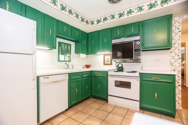 221 N Kenilworth Avenue 109, Oak Park, IL 60302