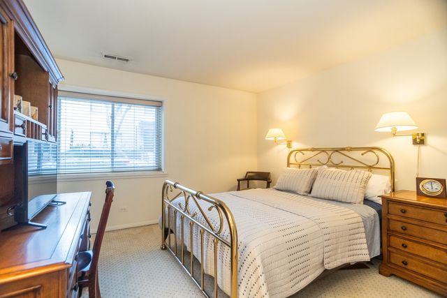 221 N Kenilworth Avenue 109, Oak Park, IL 60302