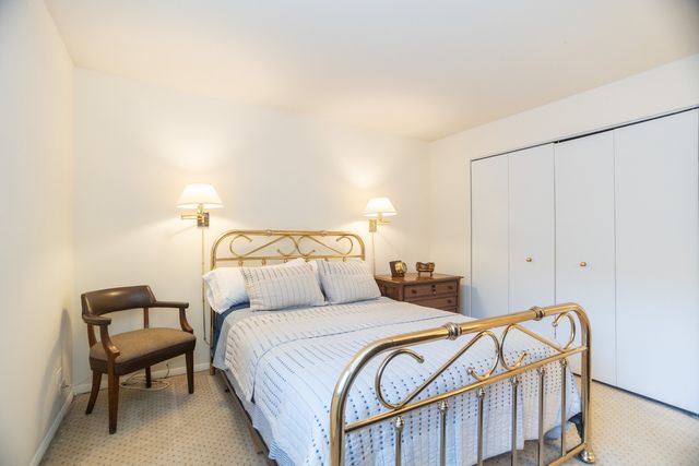 221 N Kenilworth Avenue 109, Oak Park, IL 60302