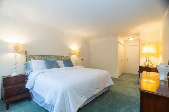 221 N Kenilworth Avenue 109, Oak Park, IL 60302