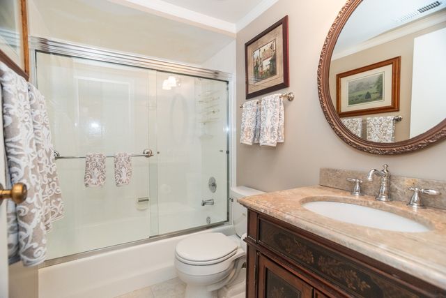 221 N Kenilworth Avenue 109, Oak Park, IL 60302