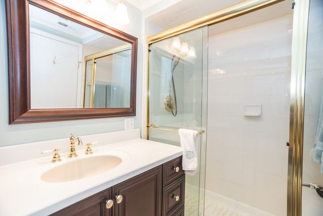 221 N Kenilworth Avenue 109, Oak Park, IL 60302