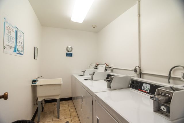 221 N Kenilworth Avenue 109, Oak Park, IL 60302