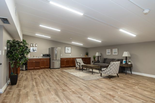 221 N Kenilworth Avenue 109, Oak Park, IL 60302