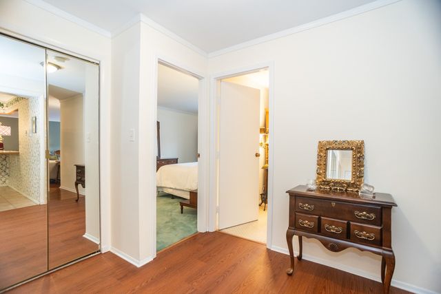 221 N Kenilworth Avenue 109, Oak Park, IL 60302