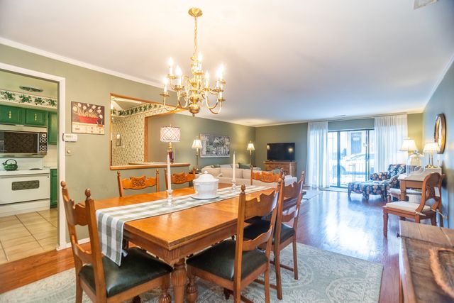 221 N Kenilworth Avenue 109, Oak Park, IL 60302