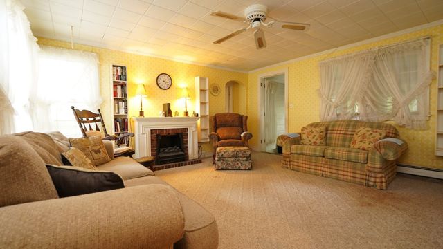351 Towne St, North Attleboro, MA 02760