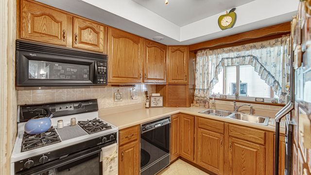 5567 N 350 E, Rolling Prairie, IN 46371