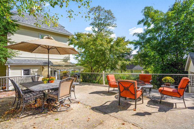 49 Weaver Street, Larchmont, NY 10538