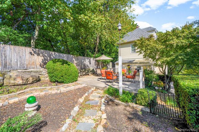 49 Weaver Street, Larchmont, NY 10538