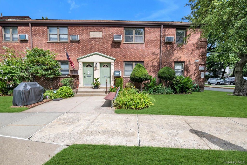 245-71 62nd Avenue B1-12, Little Neck, NY 11362 — photo 2