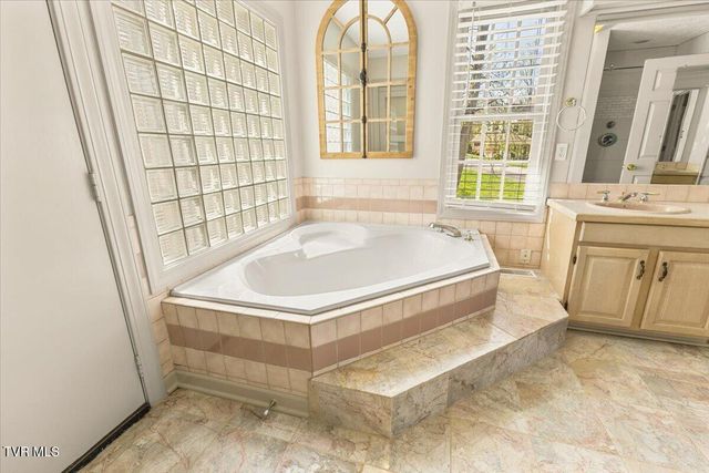 1801 Bramblewood Drive, Kingsport, TN 37660