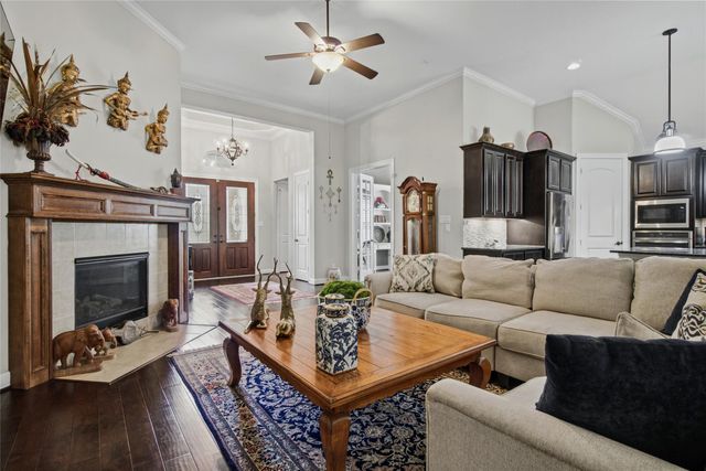 127 Mountain Laurel Drive, Montgomery, TX 77316