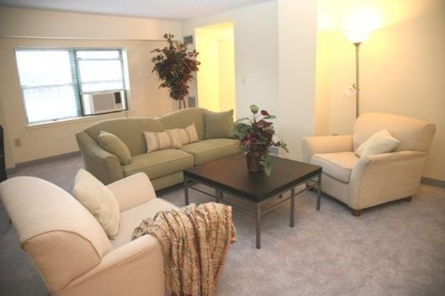 108 Peterborough St. 4F, Boston, MA 02215