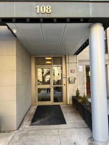 108 Peterborough St. 4F, Boston, MA 02215
