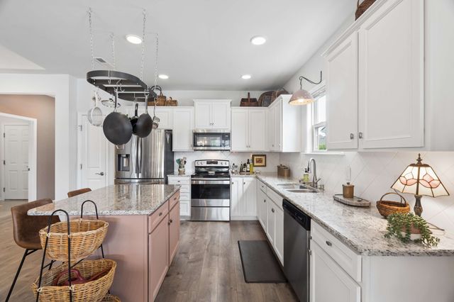3005 Bishop Ln, Columbia, TN 38401