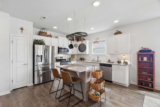 3005 Bishop Ln, Columbia, TN 38401