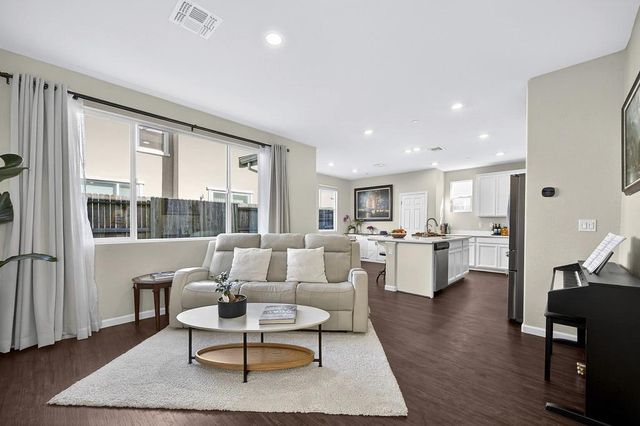 4264 Emerald Gate Ln, Folsom, CA 95630