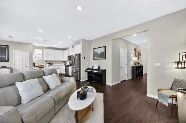 4264 Emerald Gate Ln, Folsom, CA 95630