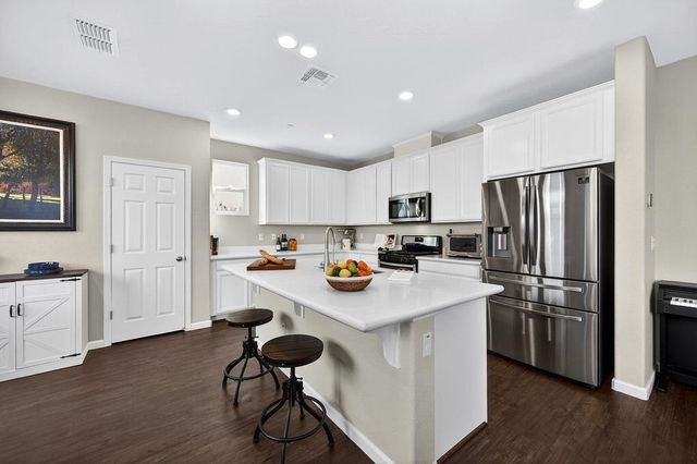 4264 Emerald Gate Ln, Folsom, CA 95630