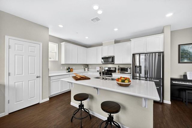 4264 Emerald Gate Ln, Folsom, CA 95630