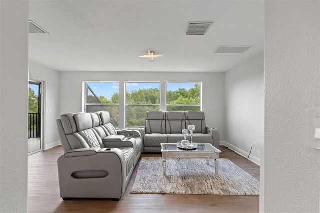 8412 DUNHAM STATION DRIVE, Tampa, FL 33647