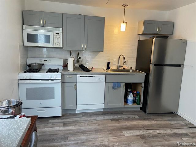 75 Green Street, Pontiac, MI 48341