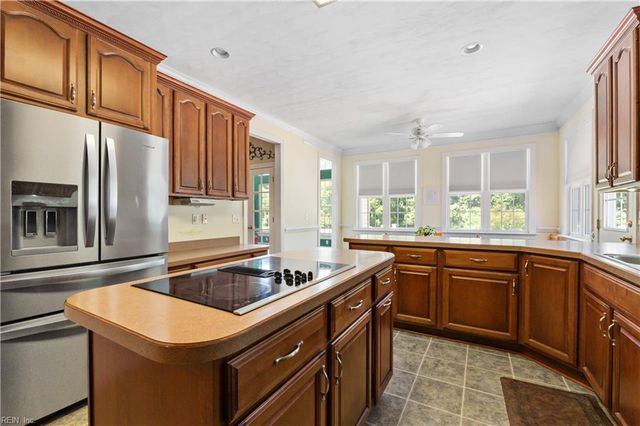 21418 Tan RD, Smithfield, VA 23430