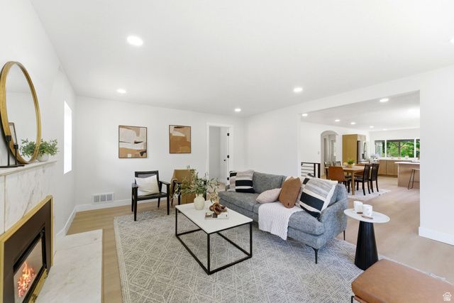 4215 S HOLLADAY BLVD, Holladay, UT 84124