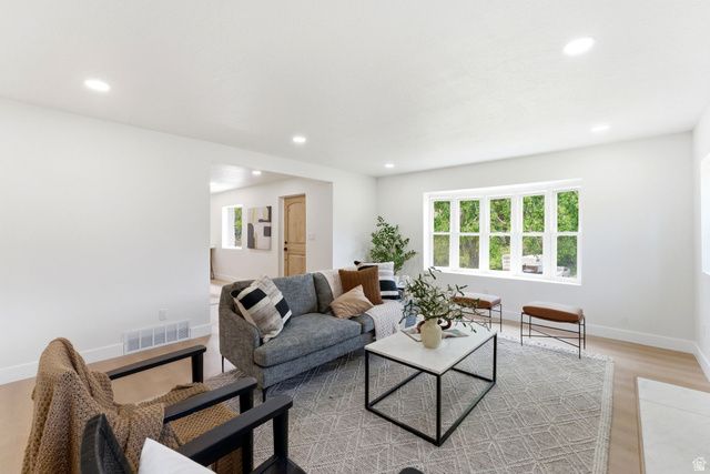 4215 S HOLLADAY BLVD, Holladay, UT 84124