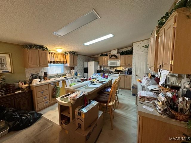 392 County Road 517 ., Valley Grande, AL 36703