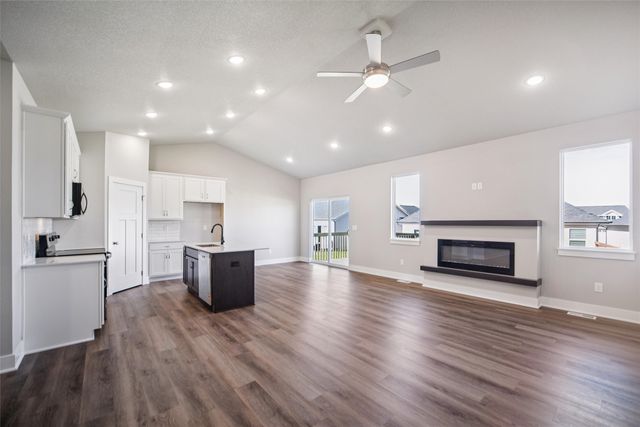 3220 NE Fawn Lane, Ankeny, IA 50021