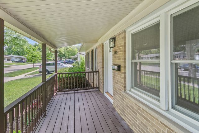 310 Rosewood Avenue, Buffalo Grove, IL 60089