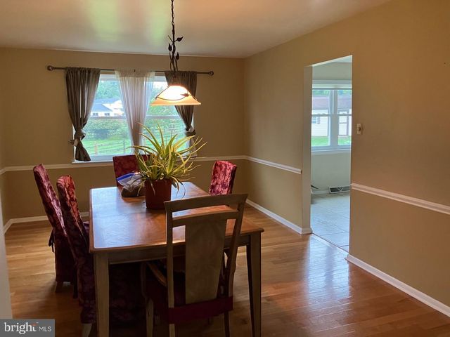 7 CARMELITA DR, Richboro, PA 18954